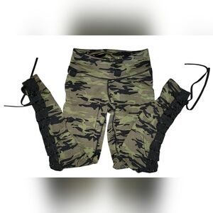 Camouflage string leggings